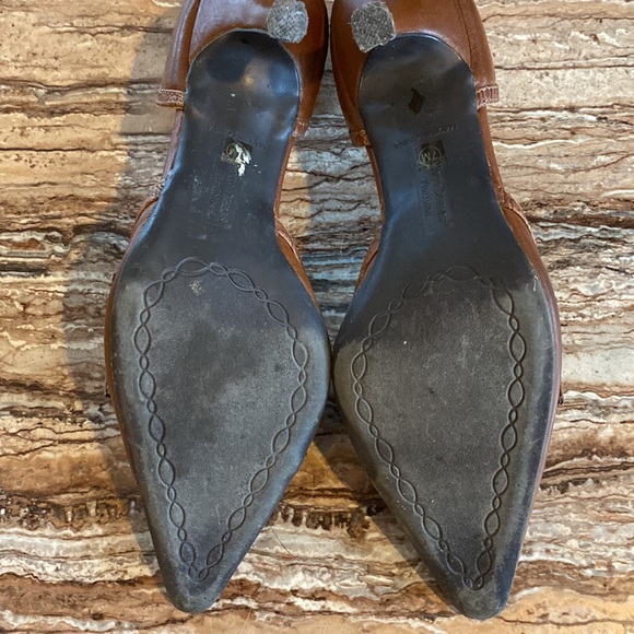 2/$25. Pierre Dumas flexibles Brown synthetic leather pumps in size 7. - Picture 8 of 9